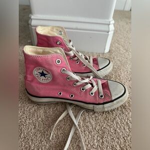 Girls/Womens Pink Converse